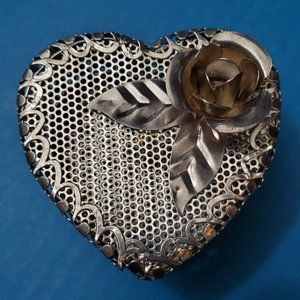 Vintage Heart & Rose Trinket/Potpourri/Gift Box Silver Metal Mesh